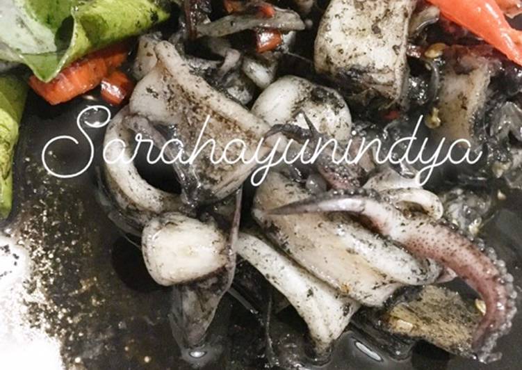 Bahan mengolah Cumi Bumbu Tinta Hitam, Lezat Sekali