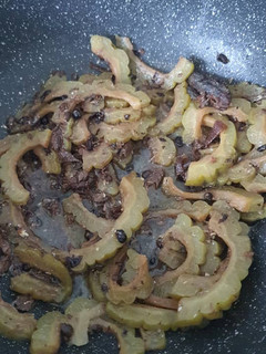 A picture of Stir-fry Bittergourd with Fried fish & Salted Beans.