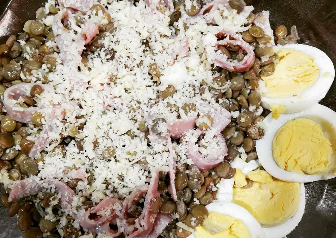 Lentejas con jamón y huevo
