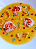 Vellutata di Zucca, Porro e Patate con Gamberi Grigliati, Chips di Mais e Pepe Rosa