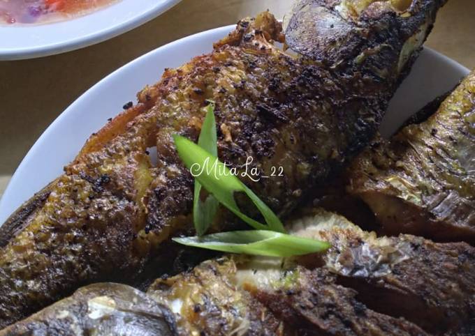 Easiest Way to Cook Delicious Ikan Mas Goreng + dabu-dabu iris