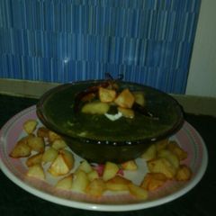 A picture of Palak potatoes curry.