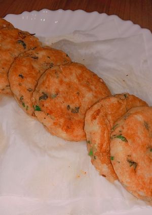 A picture of Potato cutlets, crispy aloo ki tikki recipe. Iftar special 2019.