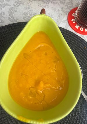 Una foto de Crema de calabaza y manzana🎃🍏