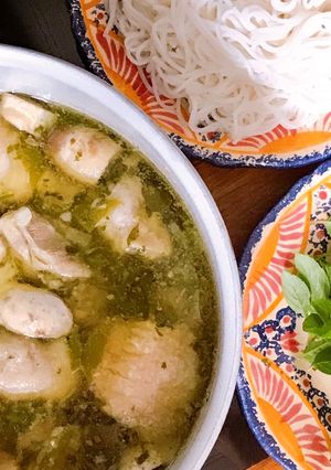 Hình của món Lẩu Gà Nấm Mỡ Lá Quế.