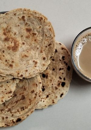 अजवाइन लच्छा पराठा रेसिपी मुख्य फोटो