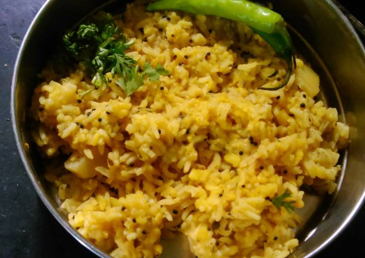 Steps to Make Quick Moong dal khichdi recipe