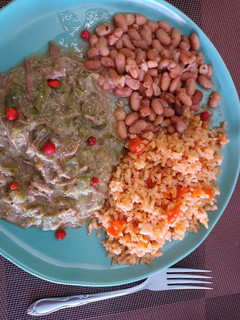 Una foto de Nopalitos con pescuezo de res y salsa de tortilla