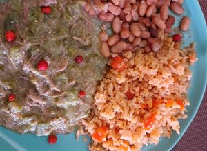 Una foto de Nopalitos con pescuezo de res y salsa de tortilla