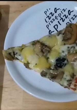 صورة لوصفة بيتزا بالخضر الطازجة والفطر الطري وبدون صلصة طماطم 😋😋😋🍕🍕