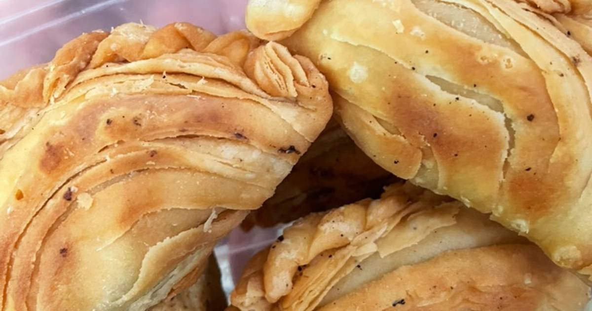 Resep Curry puff (isian coklat atau kari) oleh Amelia Adam - Cookpad