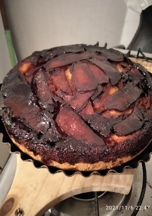Una foto de Torta de manzana invertida (a mi manera🥰)