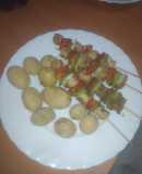 Brochetas de pulpo y verduras al horno