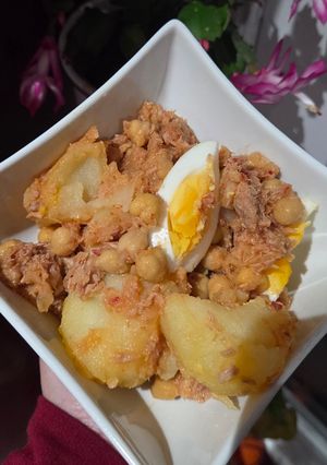 A picture of Potato, Tuna, Chickpea, Egg Salad 🇵🇹.