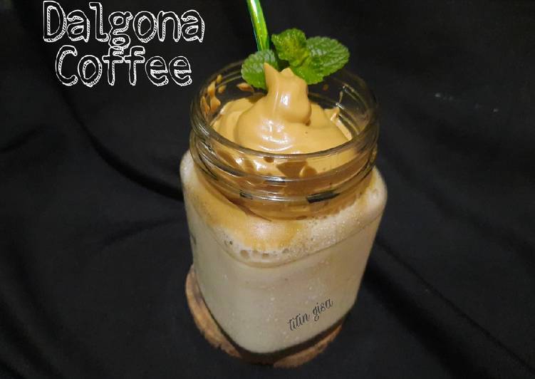 Dalgona Coffee