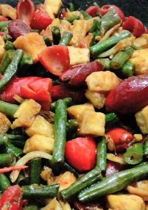 Foto resep Tumis Merah - Kuning - Hijau (Kulit melinjo, tahu, kacang panjan