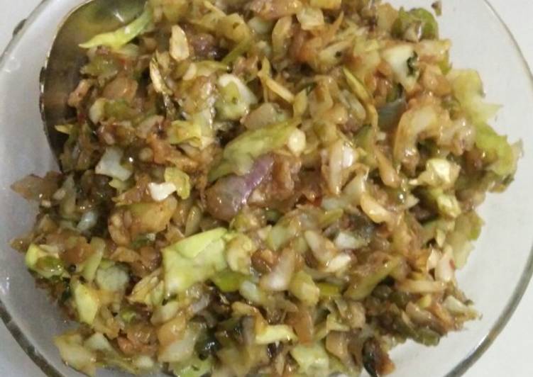 Steps to Make Quick Cabbage and Capsicum veg