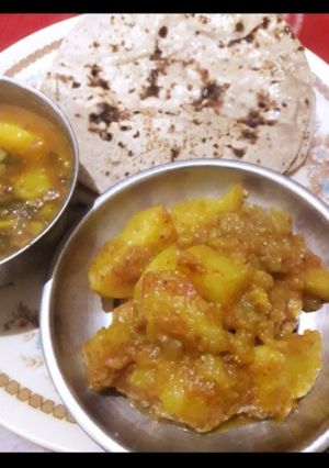 आलू टमाटर और हरी प्याज़ (aloo tamatar aur hari pyaz recipe in Hindi) रेसिपी मुख्य फोटो