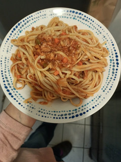 Una foto de Fideos con salsa con pocos recursos..