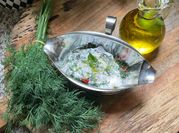 Une photo de yaourt grec aneth