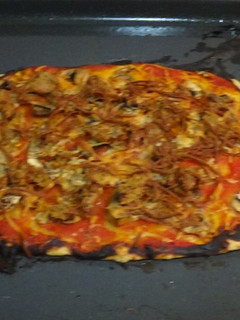 Una foto de Pizza de atún y champiñón
