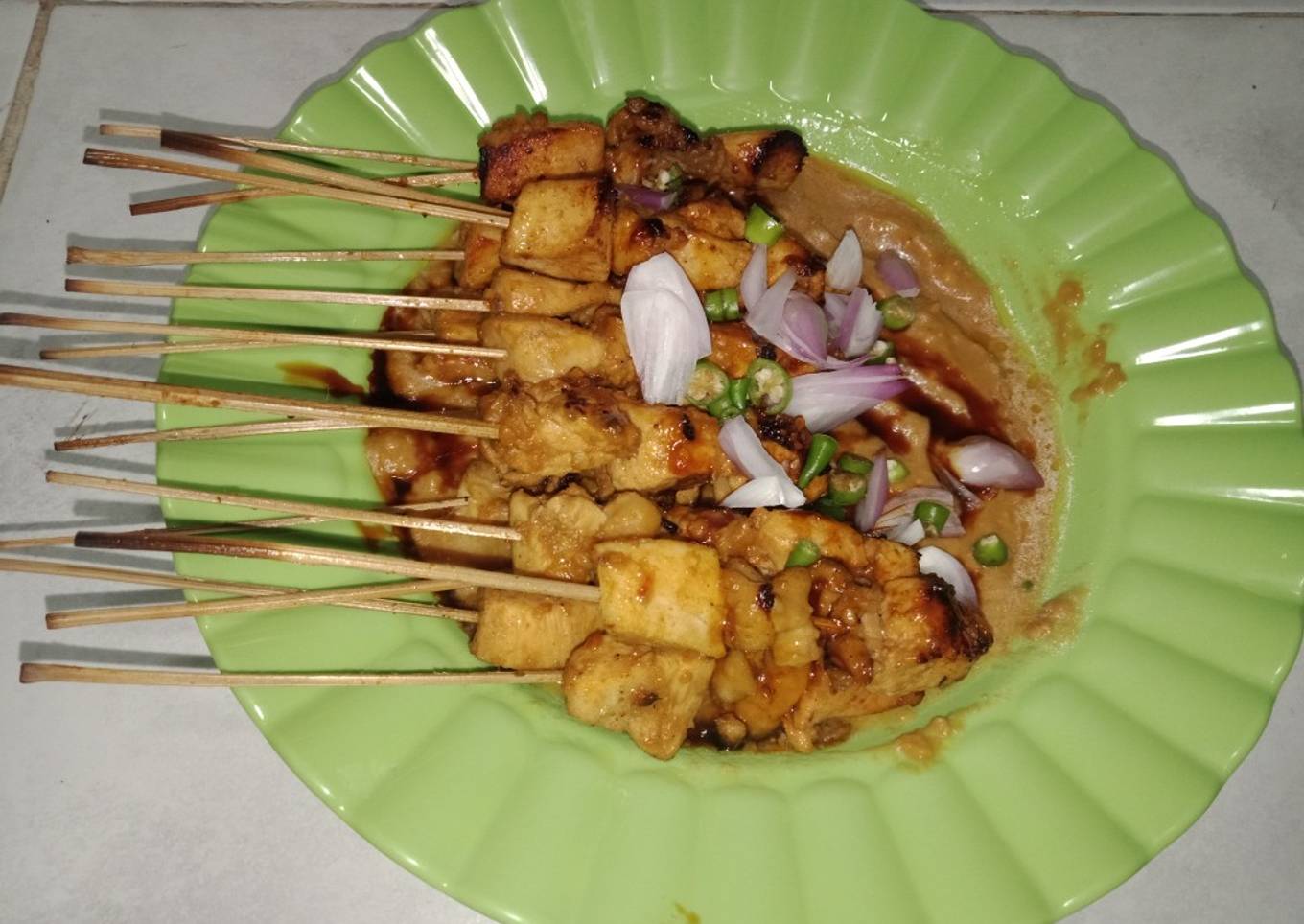 Sate ayam bumbu kacang mede