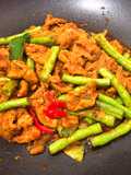หมูผัดพริกแกงถั่ว