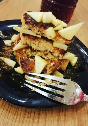 Una foto de Hotcakes de avena y manzana