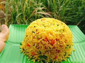 Hình của món Cơm chiên trứng vịt muối.