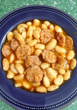 Una foto de Alubia granja con butifarra y bacon en olla rápida