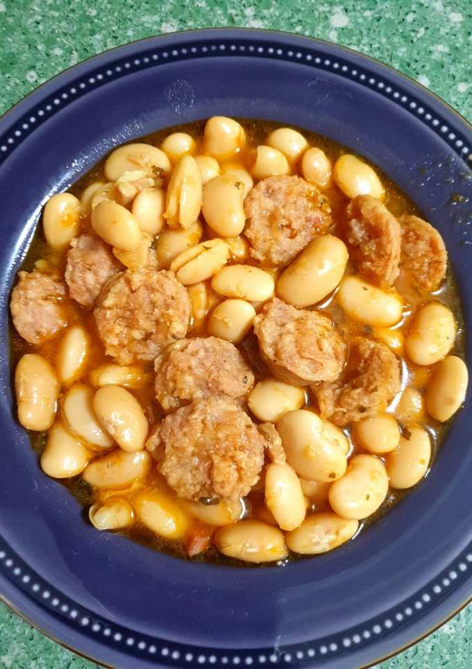 Una foto de Alubia granja con butifarra y bacon en olla rápida