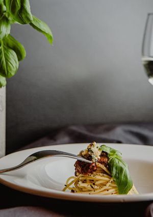Szuper paradicsomos-bazsalikomos tészta recept fotója