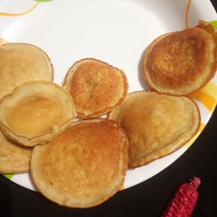 A picture of Vanilla-stuffed mini pancakes.