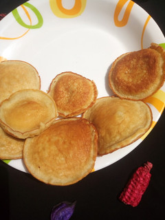 A picture of Vanilla-stuffed mini pancakes.