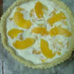 Una foto de Tarta de crema y durazno