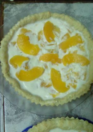 Una foto de Tarta de crema y durazno