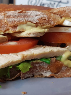 Una foto de Sándwich de pollo asado