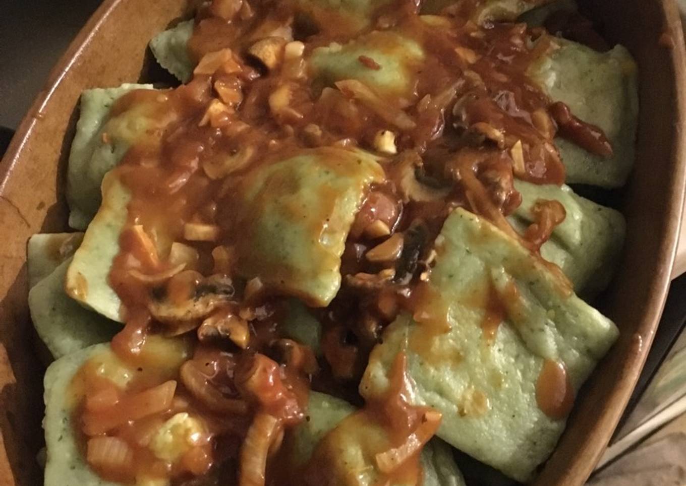 Raviolones de calabaza y nueces con masa de espinacas