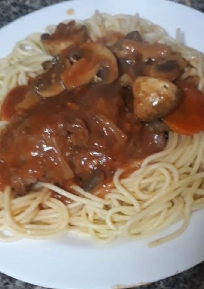 Una foto de Niñitos envueltos en salsa con fideos
