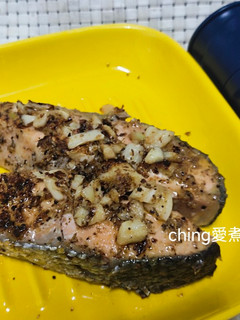 十分鐘上菜-奶油香蒜鮭魚 的食譜成品照片