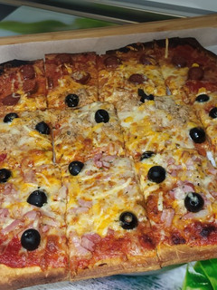 Una foto de Pizza tres sabores casera (panificadora Moulinex Pain Doré)