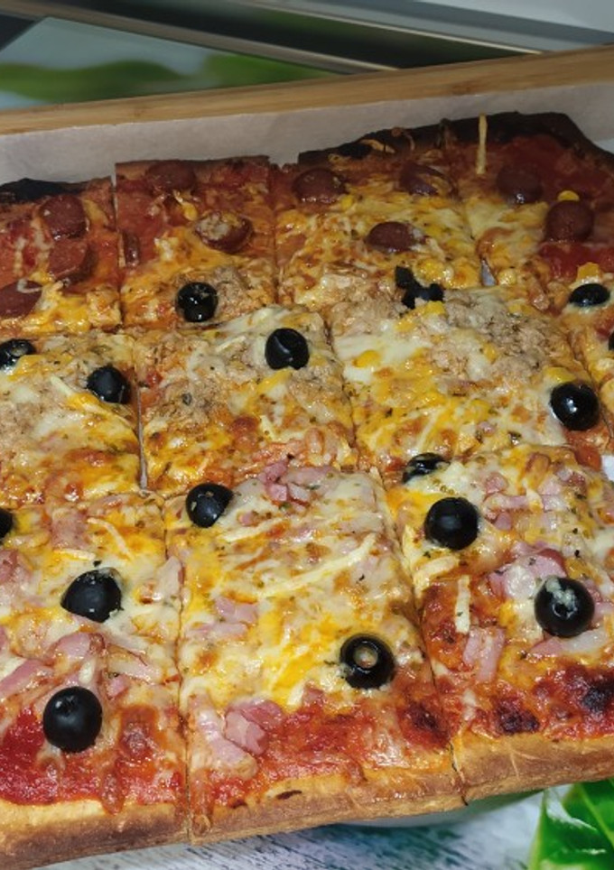 Una foto de Pizza tres sabores casera (panificadora Moulinex Pain Doré)