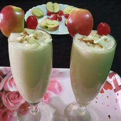 A picture of Apple🍎cherry🍒milk shake 🍹🍹🍸🍸🍷🍷.