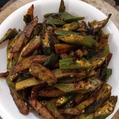 A picture of Dhabha style aloo bhindi fry.