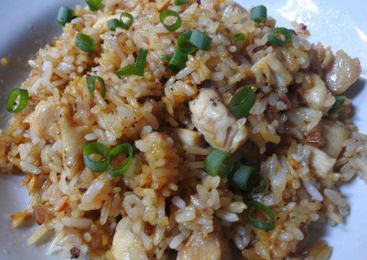 Bagaimana Menyiapkan Nasi goreng ayam mix grain yang Lezat Sekali