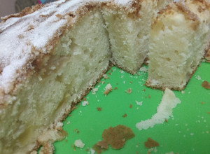 Una foto de Torta de aceite con trozos de manzana