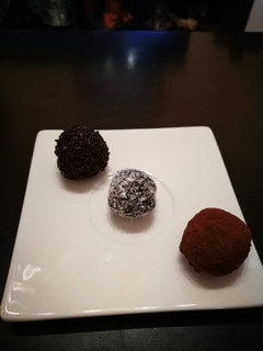 Una foto de Bombones de frutos secos veganos
