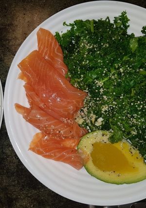 A picture of Smoked salmon kale avocado salad (paleo, gluten free, dairy fre).