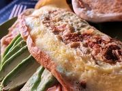 Una foto de omelette con palta