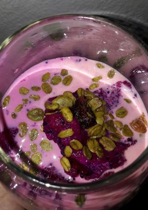 Foto resep Susu Buah Naga dengan Matcha Granola - Makanan Sehat